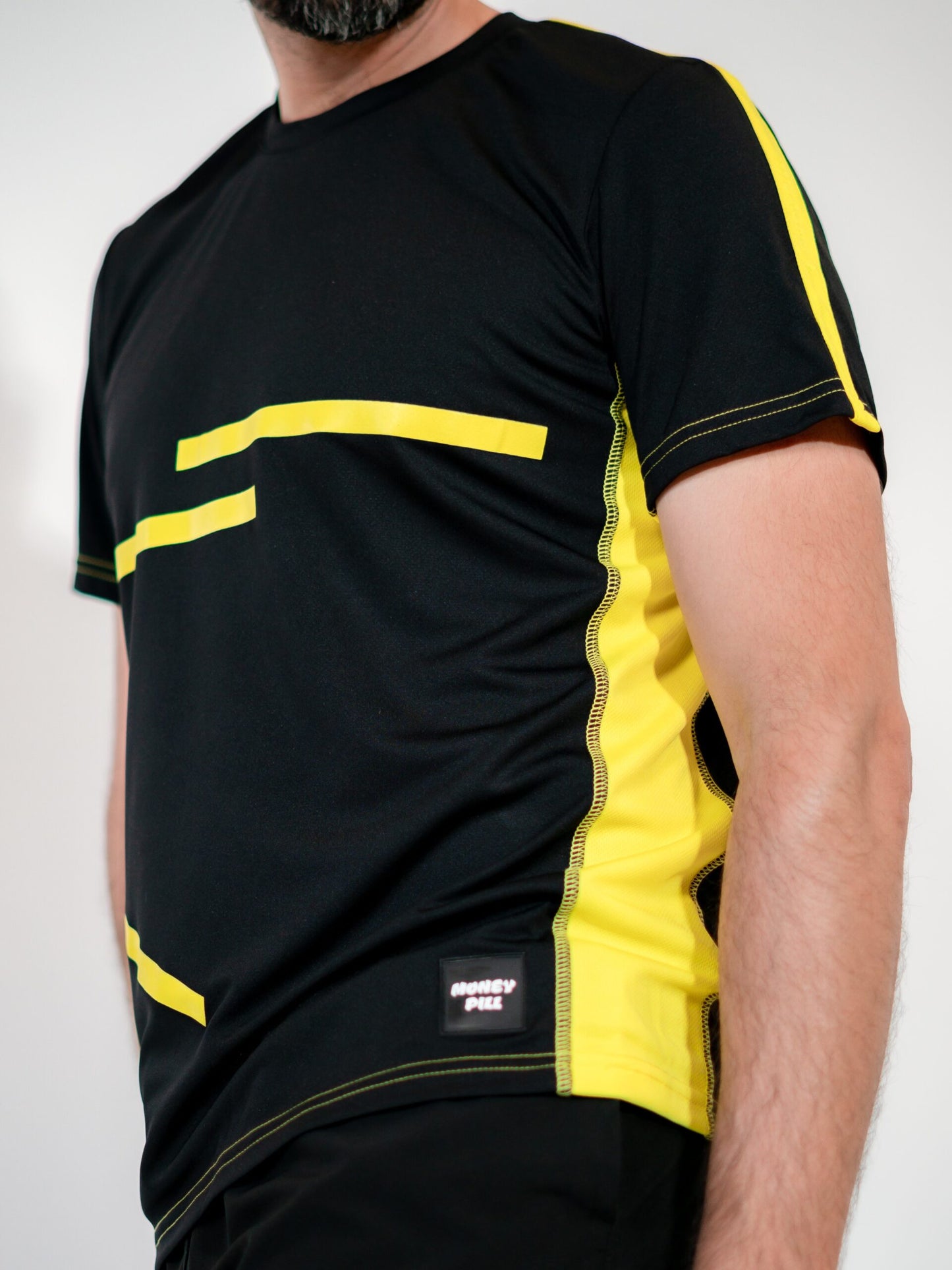 PLAYERA DRYFIT NEGRO CON AMARILLO